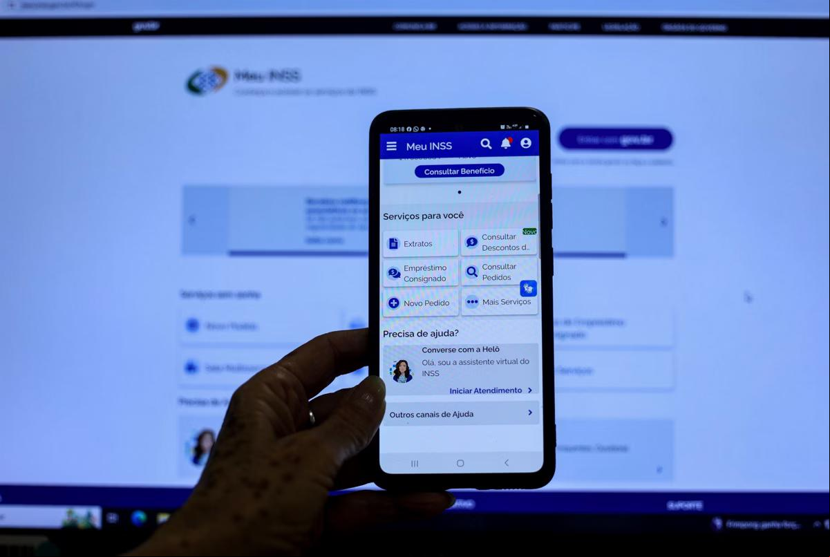 Na plataforma 'Meu INSS', que pode ser ada via site ou aplicativo, é possível saber o nome da entidade que realizou o desconto, o valor cobrado e o período (Foto/Joédson Alves/Agência Brasil)