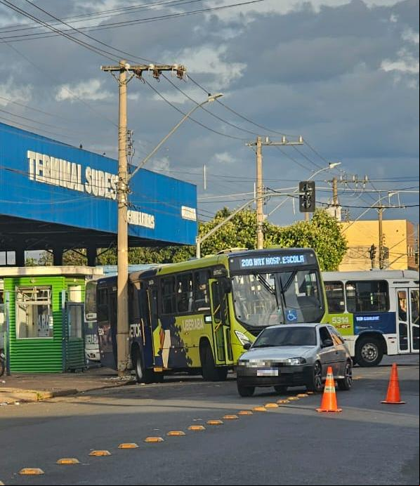 Com a colisão, região ficou sem energia elétrica (Foto/Divulgação)