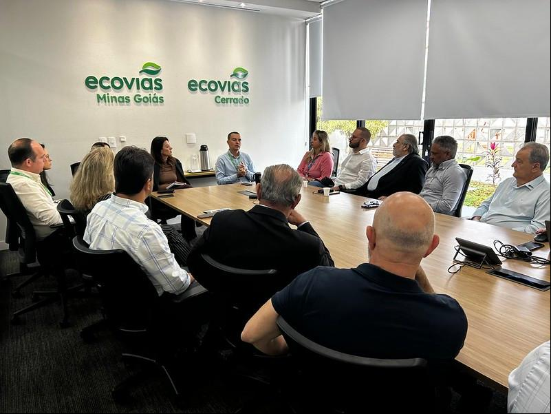 Representantes da Aciu e demais entidades classistas e da Prefeitura se reuniram com superintendente da concessionária para cobrar melhorias no trecho da 050 que a por Uberaba (Foto/Divulgação)