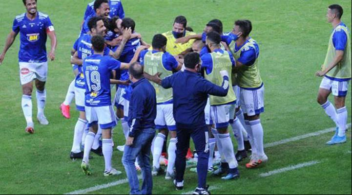 Jogadores do Cruzeiro não têm nada ao que comemorar nesta Sul-americana (Foto/Arquivo)