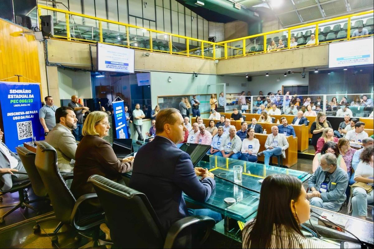 Seminário promovido pela deputada Ana Paula Leão, para discussão da PEC 66, levou 15 prefeitos a Uberlândia nesta segunda-feira, incluindo o presidente da Associação Mineira de Município, prefeito Falcão, de Patos de Minas (Foto/Divulgação) (Foto/Divulgação)