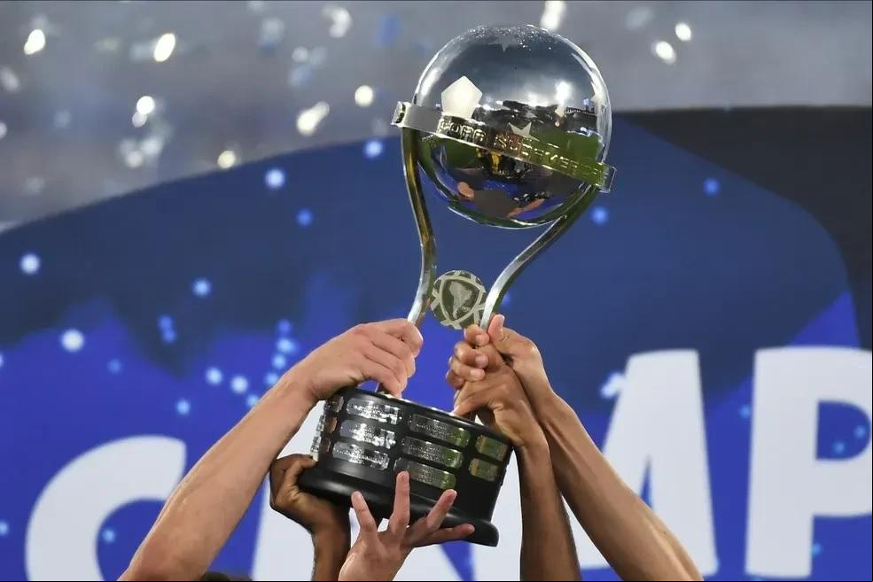 Os jogos dos playoffs da Sul-Americana ocorrerão nas semanas dos dias 16 e 23 de julho (Foto/Conmebol)