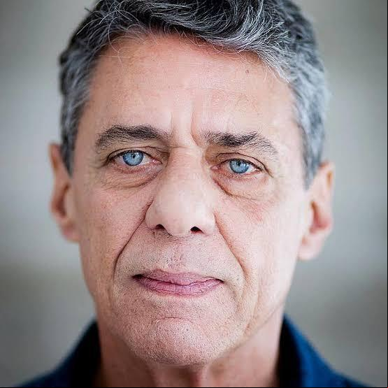 A cirurgia teve como objetivo reduzir a pressão intracraniana. “Era uma operação já programada. Foi um procedimento simples, rápido, realizado esta manhã”, explicou a equipe responsável pelo acompanhamento de Chico (Foto/Divulgação)