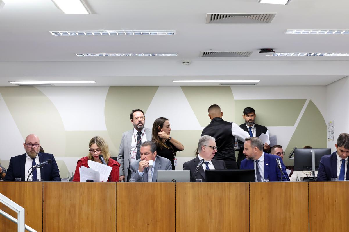 Comissão de istração Pública reuniu-se ontem e aprovou em 1º turno parecer favorável ao projeto do governador (Foto/Willian Dias/ALMG)